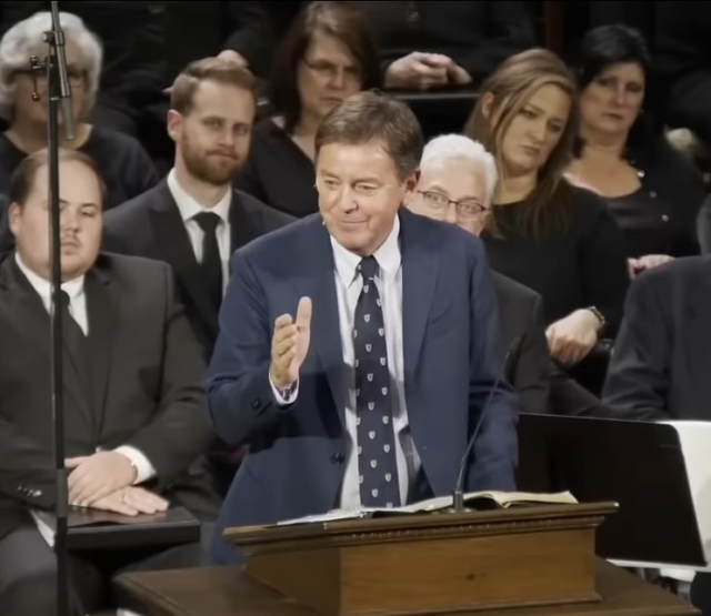 Thank you to all who joined us this weekend for our Easter celebration! What a wonderful time it was reflecting on our Savior’s sacrifice and victory. 

Mike referenced this “Man in the Middle” sermon on Saturday night and we wanted to pass it along on this beautiful Monday morning. He says we are welcome, that we can join Him in everlasting life, and what a sweet thought this is as we start our weeks.  Take a listen in our links!
#shvchurch #themanonthemiddlecross